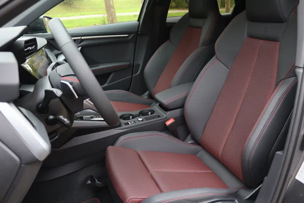 Audi A3 45 TFSI e 272pk S edition Competition Pano uit 2025, foto 12