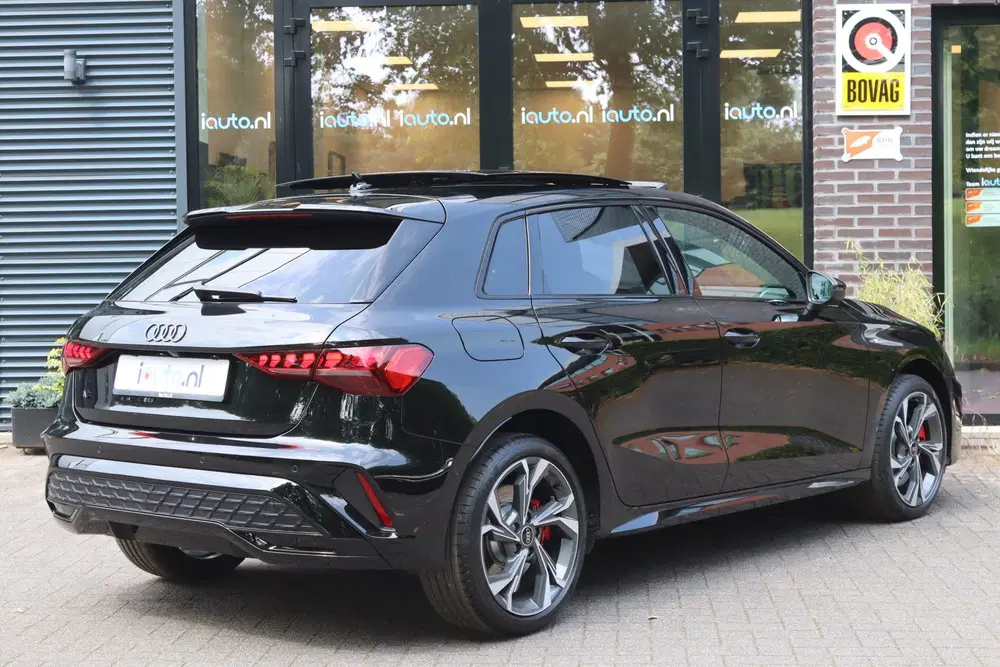 Audi A3 45 TFSI e 272pk S edition Competition Pano uit 2025, foto 2