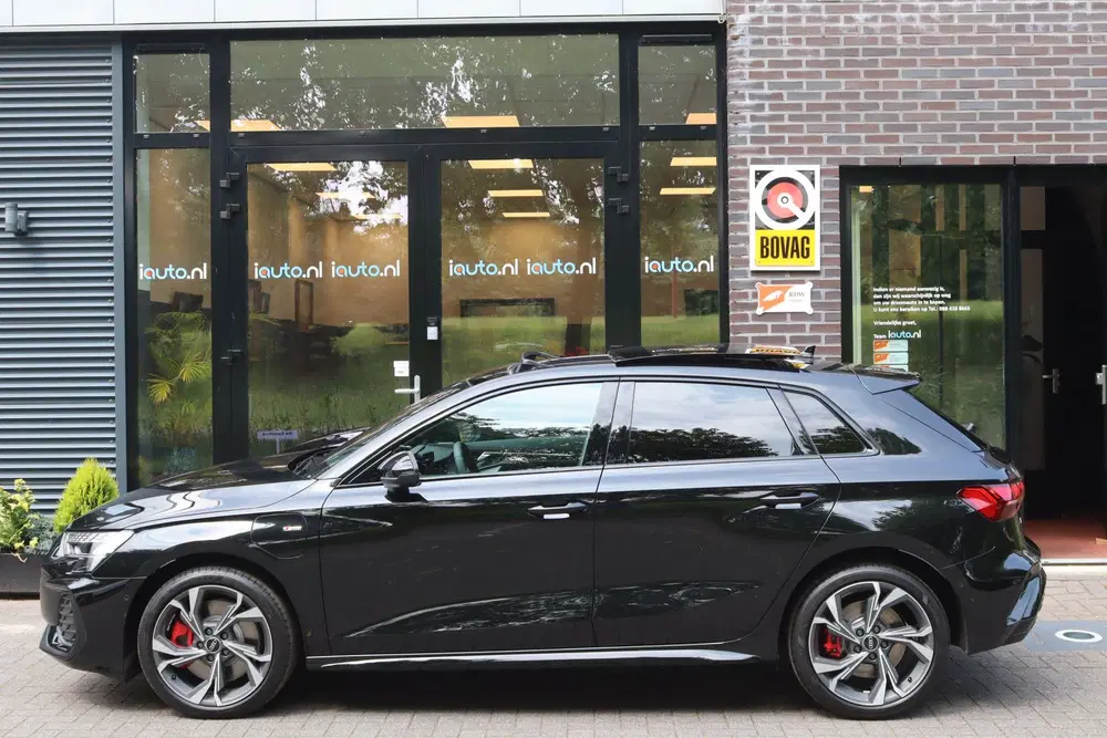 Audi A3 45 TFSI e 272pk S edition Competition Pano uit 2025, foto 3