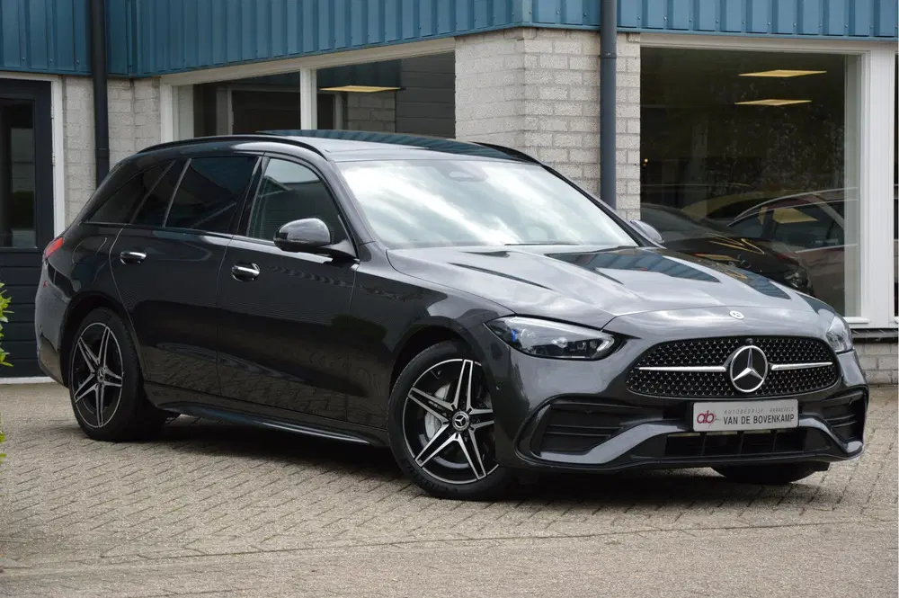 Mercedes-Benz C-Klasse 300 e AMG Line PANORAMADAK uit 2024, foto 2