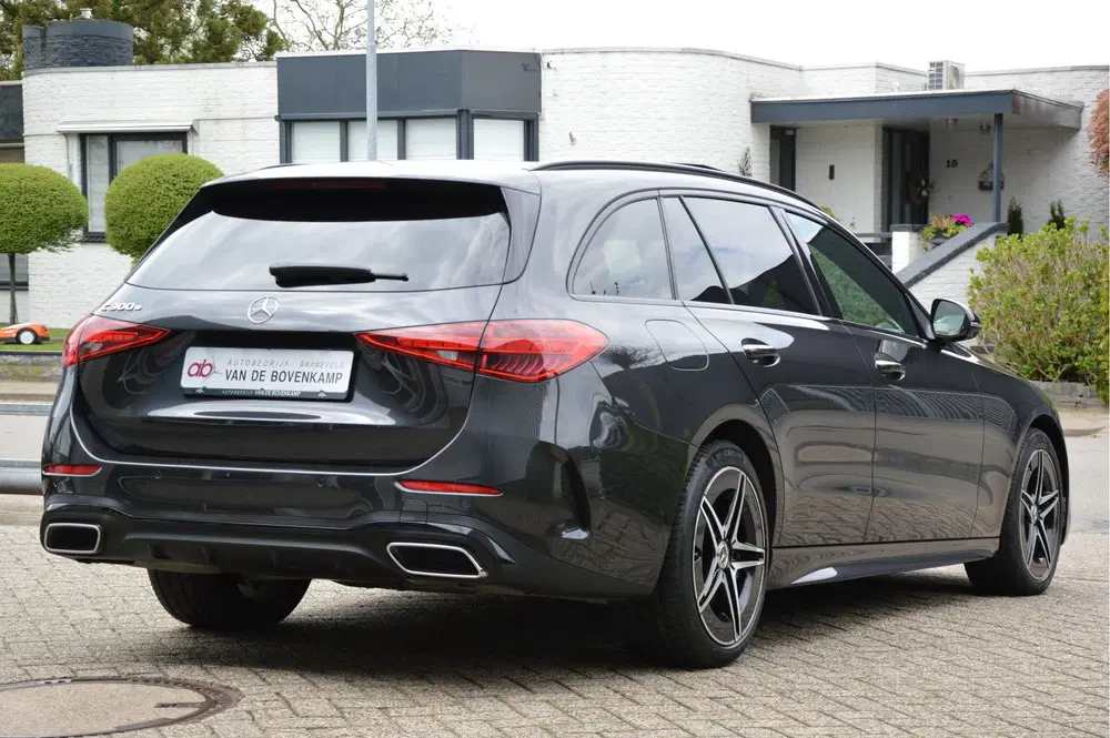 Mercedes-Benz C-Klasse 300 e AMG Line PANORAMADAK uit 2024, foto 3