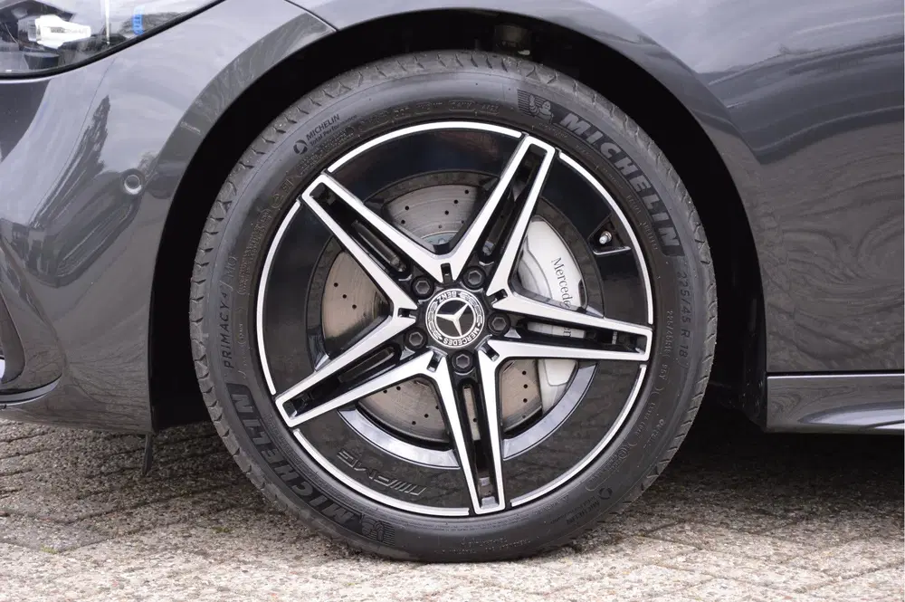 Mercedes-Benz C-Klasse 300 e AMG Line PANORAMADAK uit 2024, foto 5