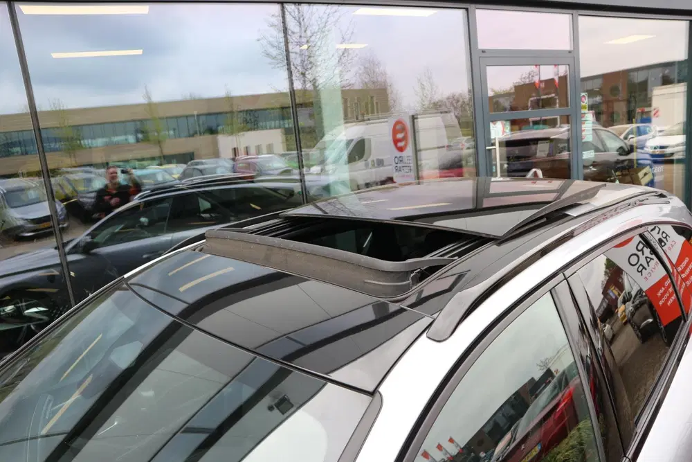 Peugeot 308 1.2 PureTech GT 130PK AUTOMAAT NAVI FOCAL uit 2022, foto 10