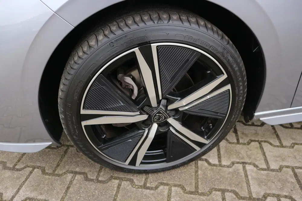 Peugeot 308 1.2 PureTech GT 130PK AUTOMAAT NAVI FOCAL uit 2022, foto 8