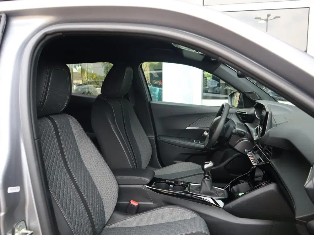 Peugeot 2008 SUV Allure PureTech 100pk H6 uit 2025, foto 6