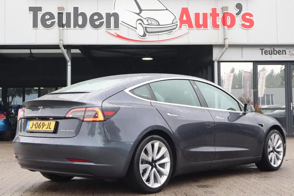 Tesla Model 3 Long Range AWD 75 kWh uit 2020, foto 2