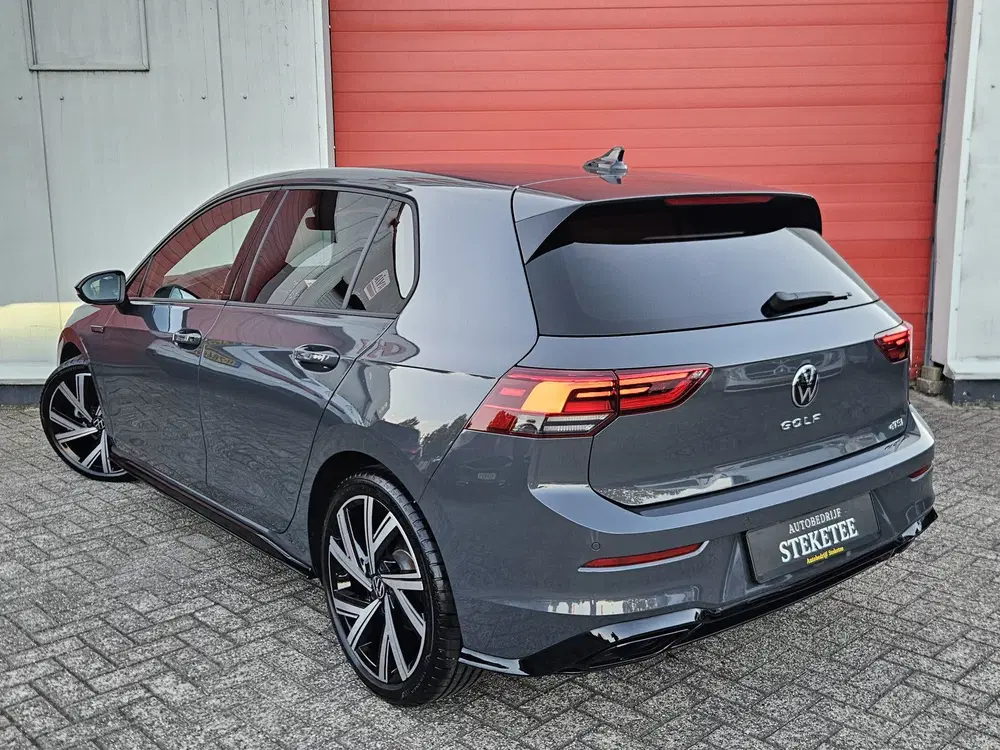 Volkswagen Golf 1.5 eTSI R-Line Business uit 2024, foto 2
