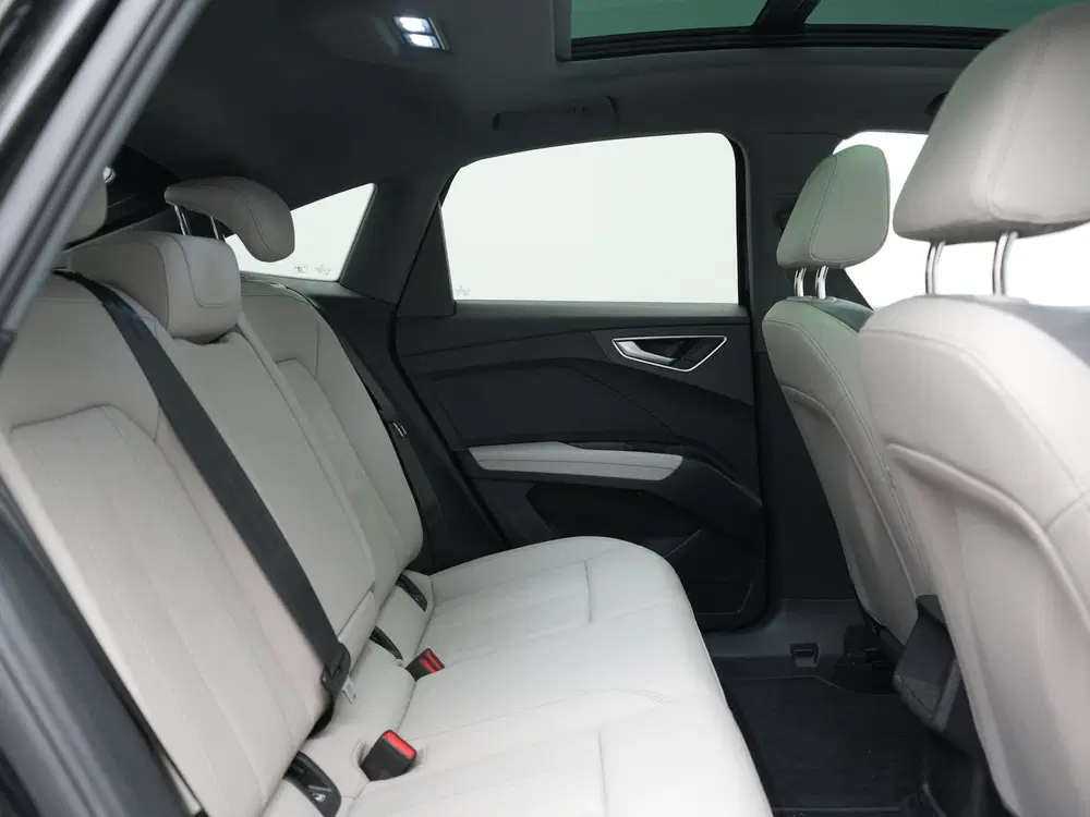 Audi Q4 e-tron 35 S Line 55 kWh 170pk Dealer O.H. uit 2022, foto 6