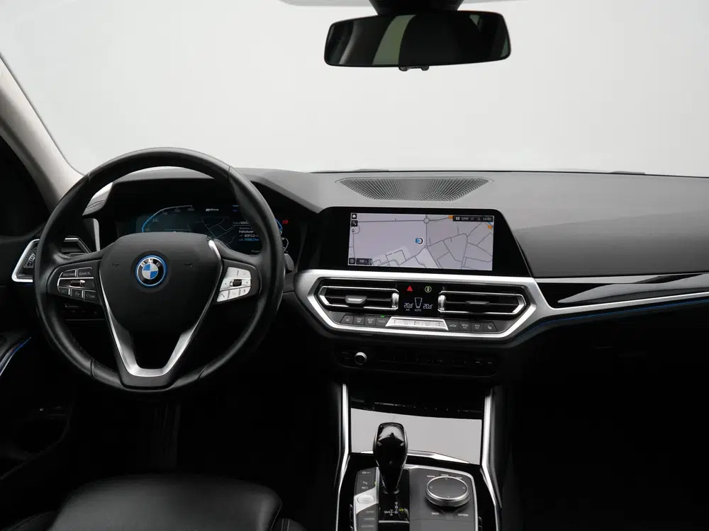 BMW 3-serie 3 Serie Touring 330e Sportline PHEV 293pk uit 2022, foto 11