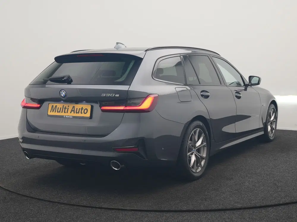 BMW 3-serie 3 Serie Touring 330e Sportline PHEV 293pk uit 2022, foto 3