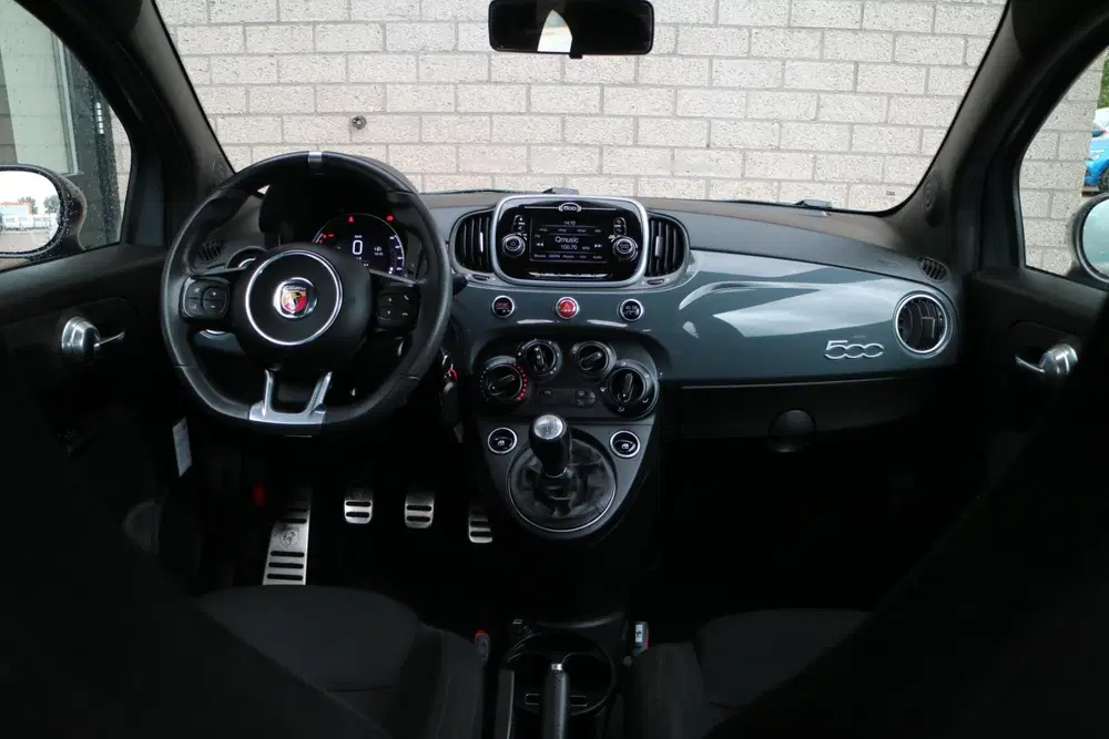 Abarth 595 1.4 T-Jet uit 2019, foto 10