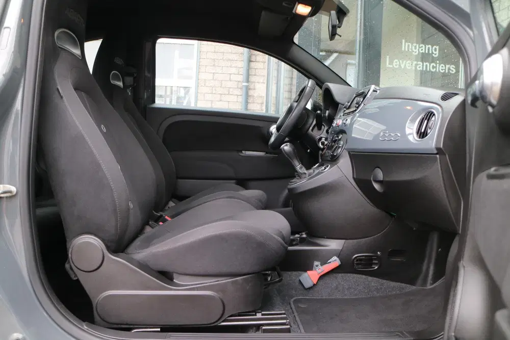 Abarth 595 1.4 T-Jet uit 2019, foto 13