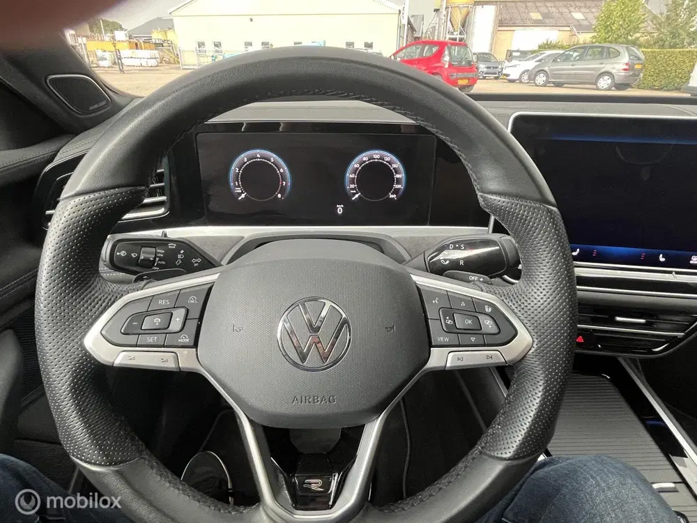 Volkswagen Passat 1.5 eTSI R-Line Business uit 2024, foto 11