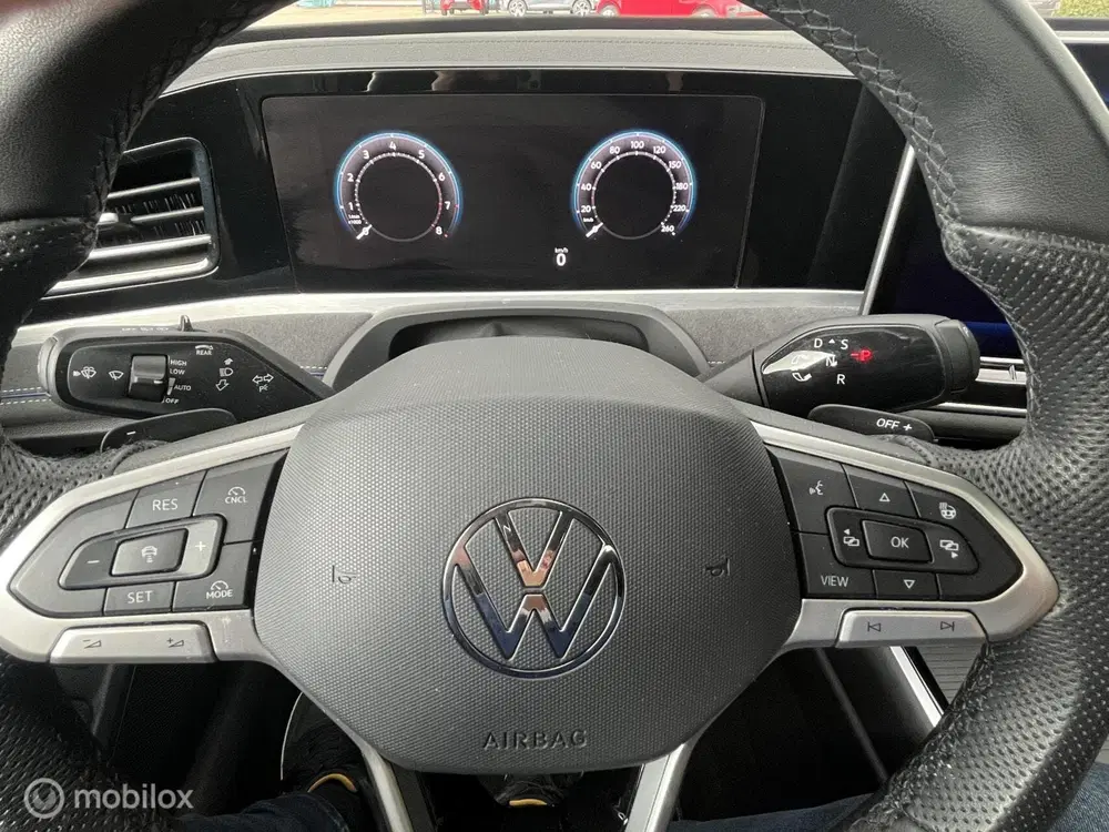 Volkswagen Passat 1.5 eTSI R-Line Business uit 2024, foto 12