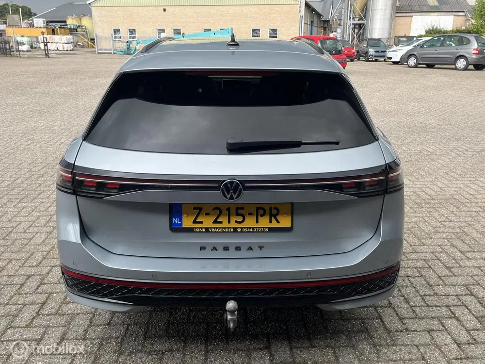 Volkswagen Passat 1.5 eTSI R-Line Business uit 2024, foto 4