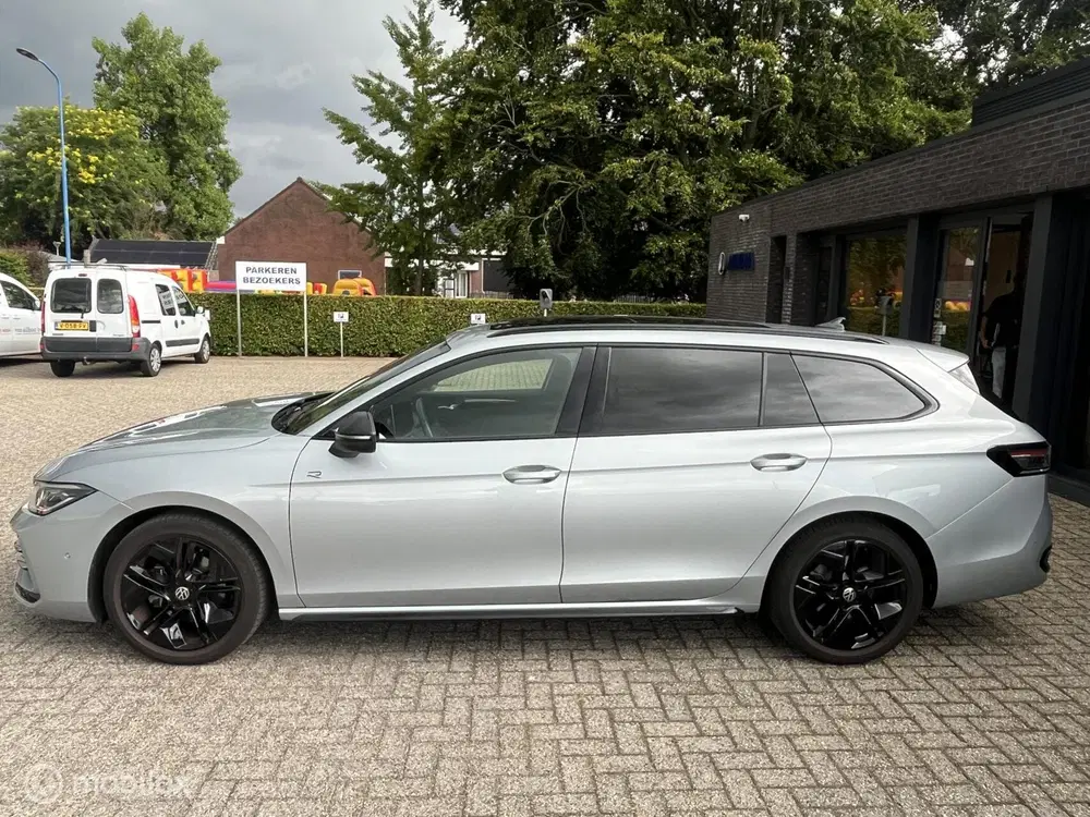 Volkswagen Passat 1.5 eTSI R-Line Business uit 2024, foto 5