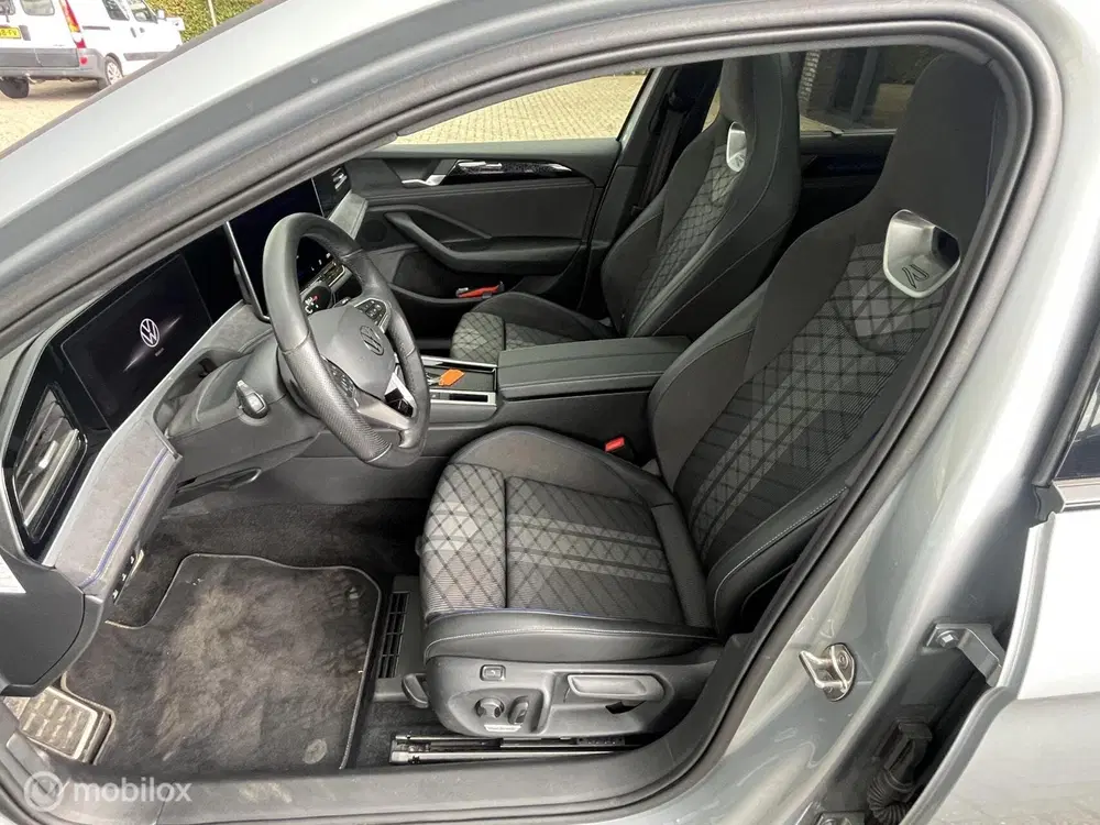 Volkswagen Passat 1.5 eTSI R-Line Business uit 2024, foto 8