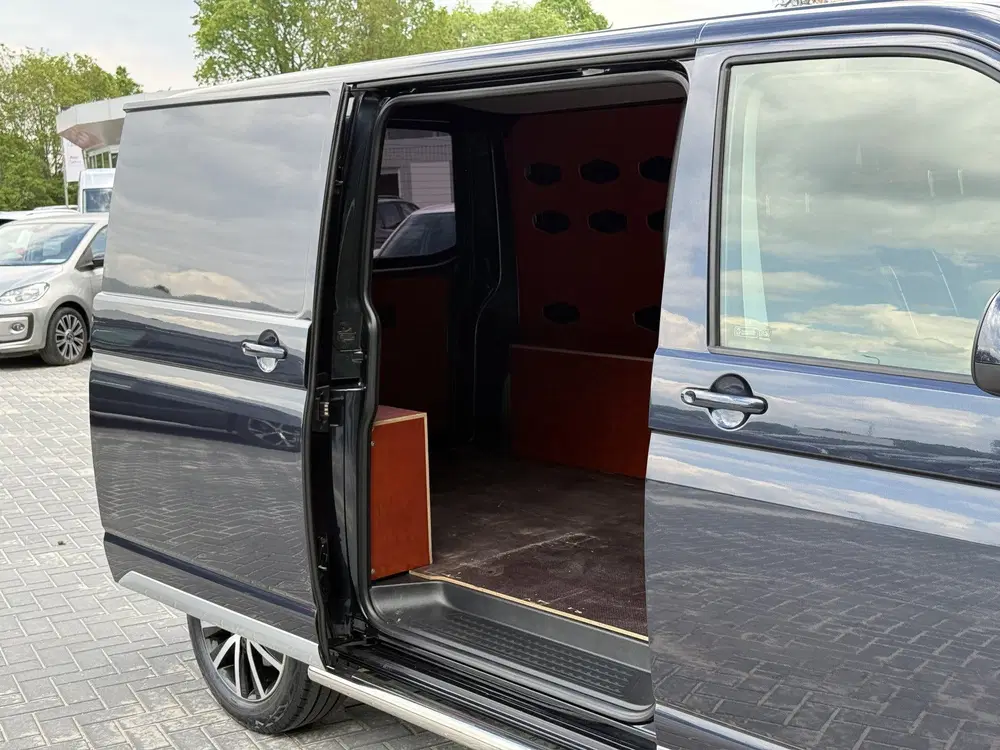 Volkswagen Transporter 2.0 TDI L1H2 Highline Sport edition uit 2019, foto 12