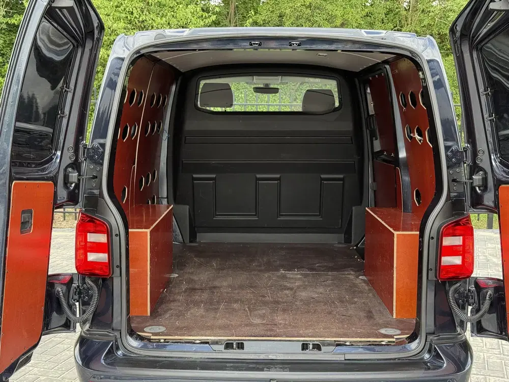 Volkswagen Transporter 2.0 TDI L1H2 Highline Sport edition uit 2019, foto 9