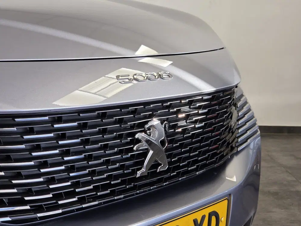 Peugeot 5008 1.2 PureTech Blue Lease Allure 7-Persoons uit 2021, foto 4