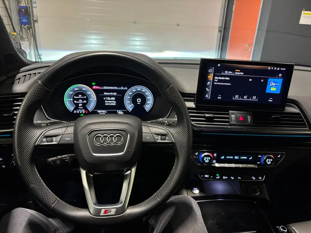Audi Q5 55 TFSI e S edition uit 2022, foto 2