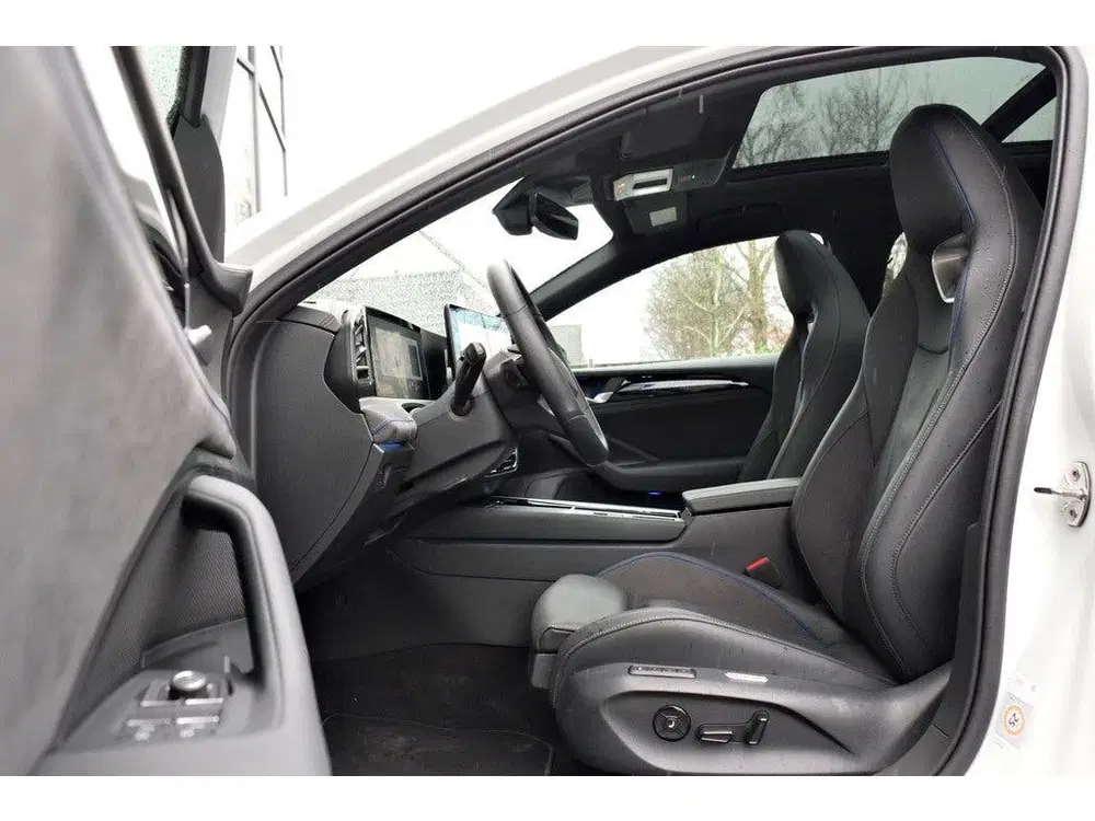 Volkswagen Passat Variant 2.0 TDI R-Line Business Panoramada uit 2024, foto 10
