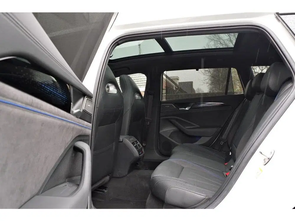 Volkswagen Passat Variant 2.0 TDI R-Line Business Panoramada uit 2024, foto 12