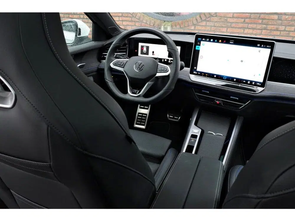 Volkswagen Passat Variant 2.0 TDI R-Line Business Panoramada uit 2024, foto 3