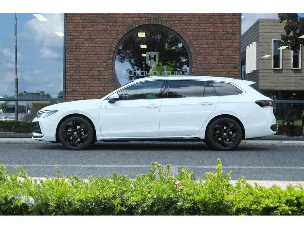 Volkswagen Passat Variant 2.0 TDI R-Line Business Panoramada uit 2024, foto 4