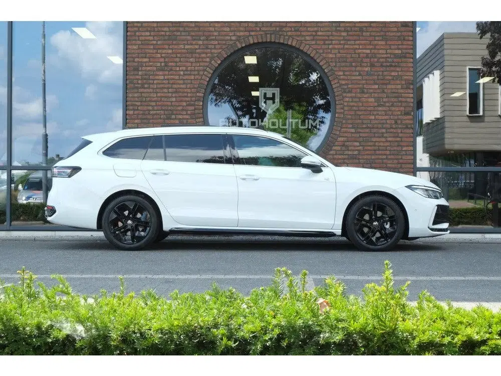 Volkswagen Passat Variant 2.0 TDI R-Line Business Panoramada uit 2024, foto 5