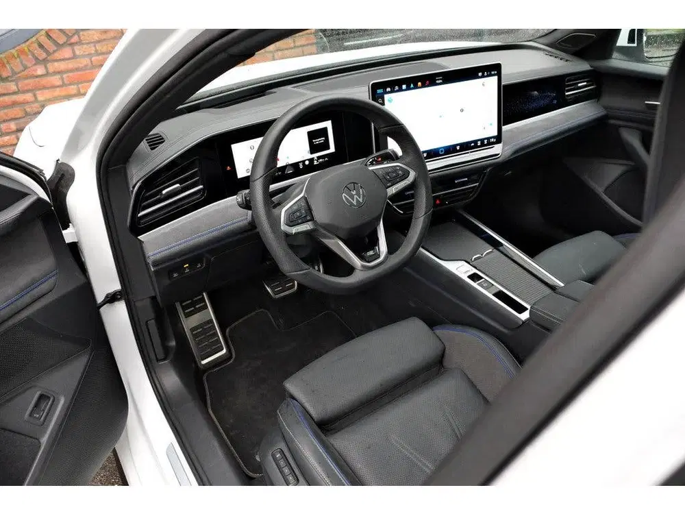 Volkswagen Passat Variant 2.0 TDI R-Line Business Panoramada uit 2024, foto 6
