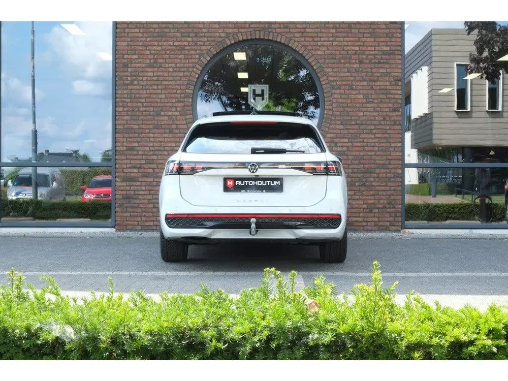 Volkswagen Passat Variant 2.0 TDI R-Line Business Panoramada uit 2024, foto 8