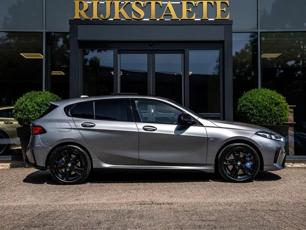 BMW 1-serie M135 xDrive uit 2024, foto 6