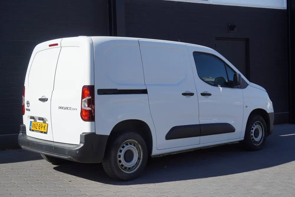 Toyota Proace City 1.5 D-4D EURO 6 uit 2022, foto 2