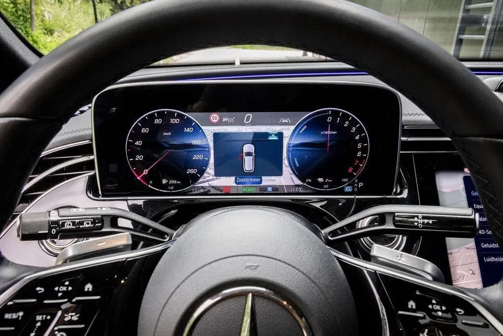 Mercedes-Benz E-Klasse 300 e Exclusive Line uit 2025, foto 10