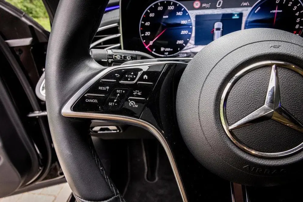 Mercedes-Benz E-Klasse 300 e Exclusive Line uit 2025, foto 14