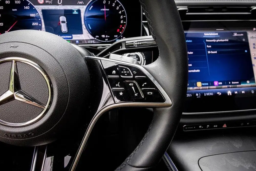 Mercedes-Benz E-Klasse 300 e Exclusive Line uit 2025, foto 15
