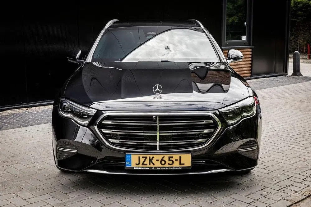 Mercedes-Benz E-Klasse 300 e Exclusive Line uit 2025, foto 2