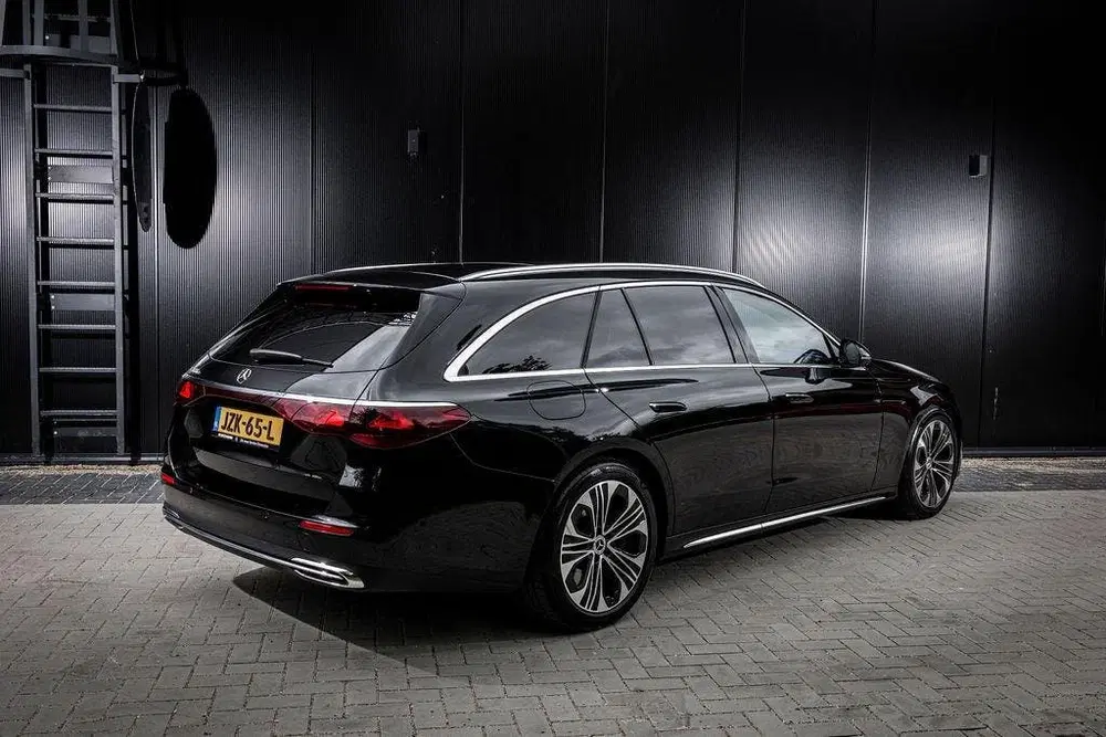 Mercedes-Benz E-Klasse 300 e Exclusive Line uit 2025, foto 3