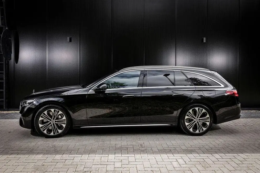 Mercedes-Benz E-Klasse 300 e Exclusive Line uit 2025, foto 4