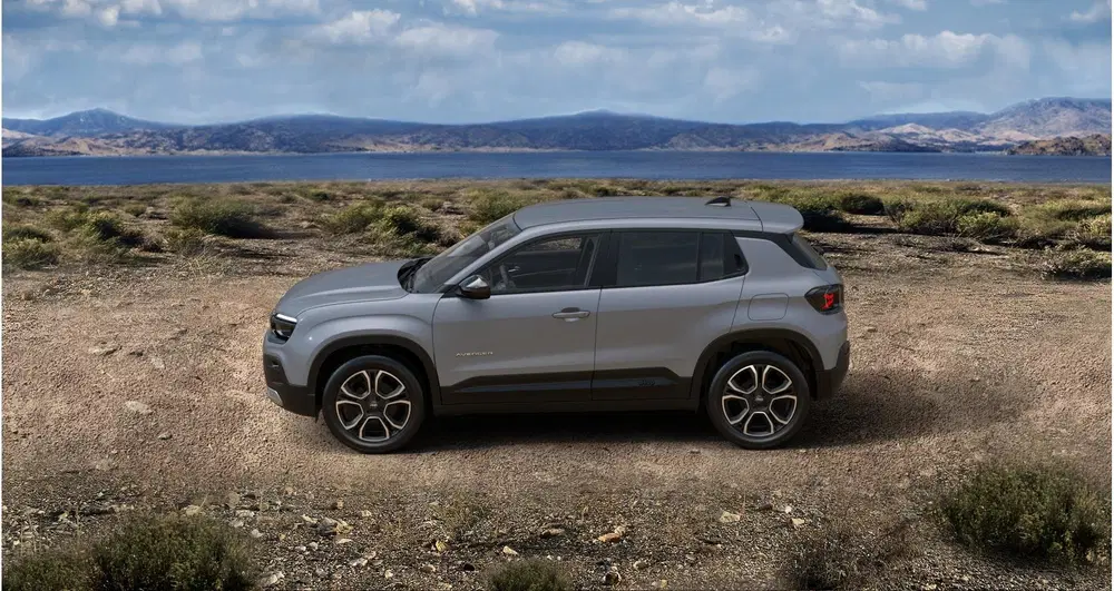 Jeep Avenger 1.2 e-Hybrid Summit uit 2025, foto 2