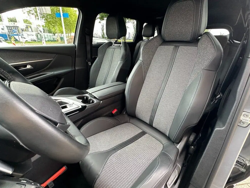 Peugeot 5008 1.2 PT Allure Pack Business uit 2023, foto 4