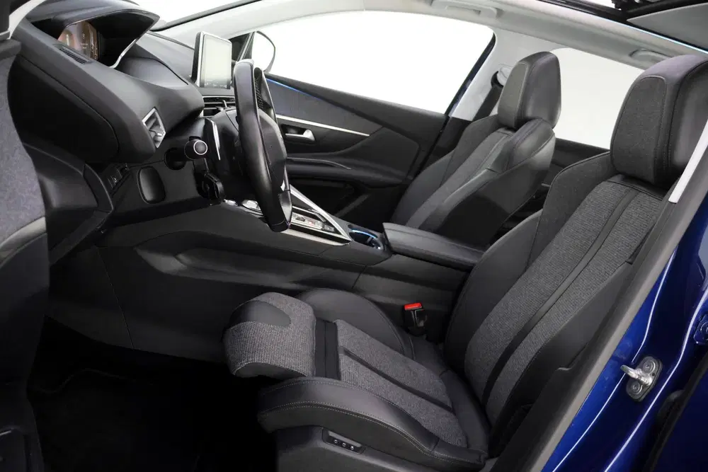 Peugeot 3008 1.2T Aut. ALLURE Pack PANO uit 2019, foto 10