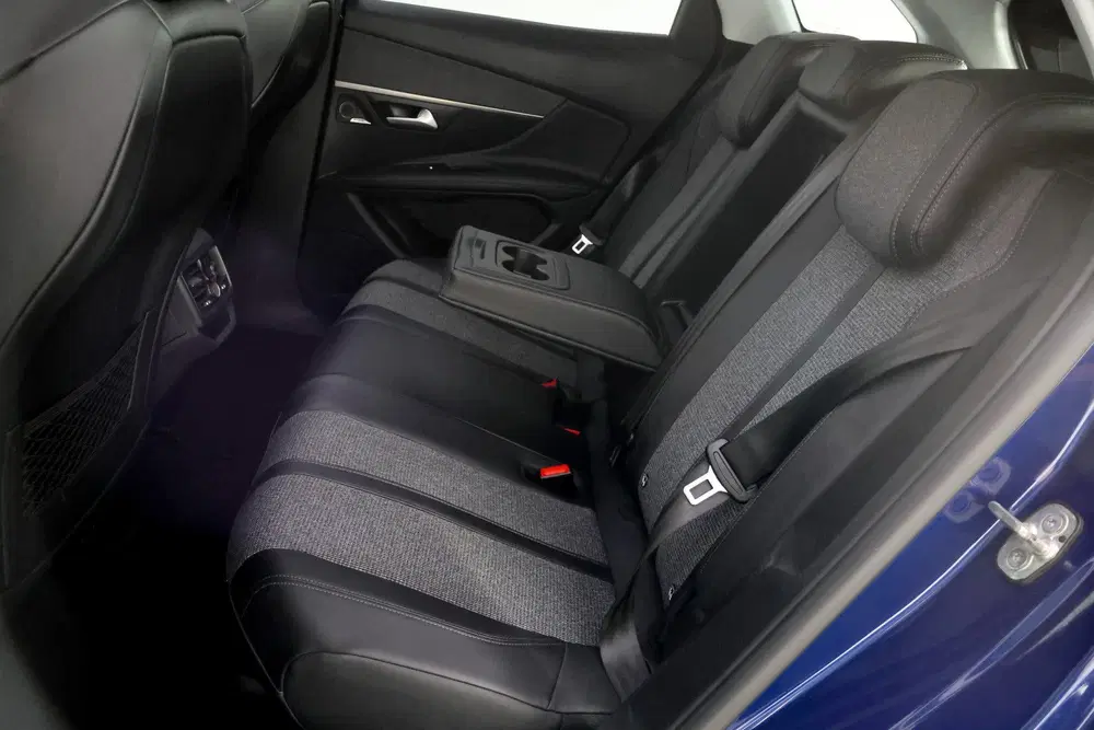 Peugeot 3008 1.2T Aut. ALLURE Pack PANO uit 2019, foto 11