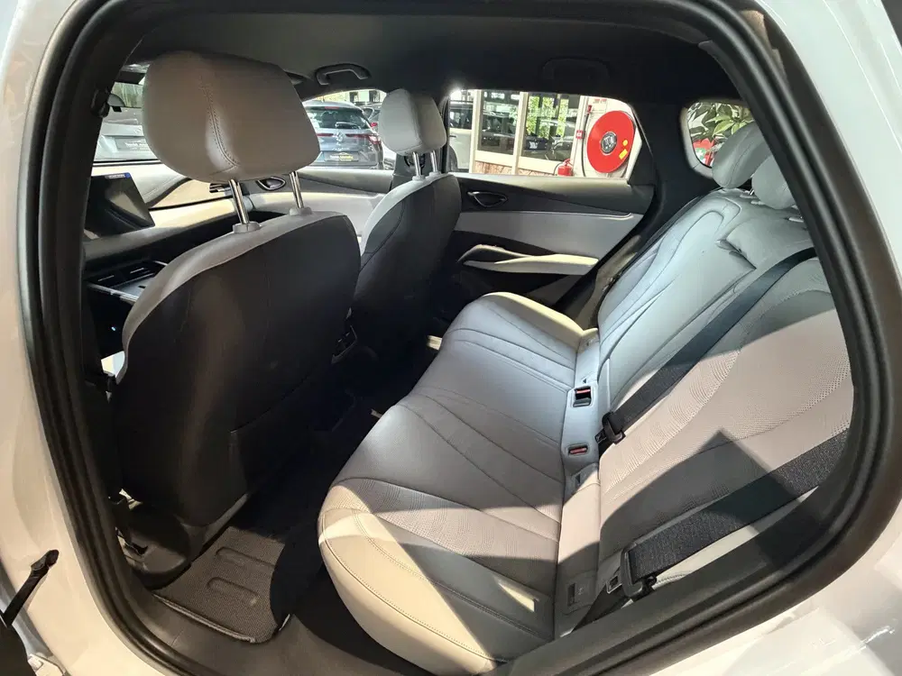 BYD Seal 6 1.5 DM-i PHEV uit 2026, foto 13