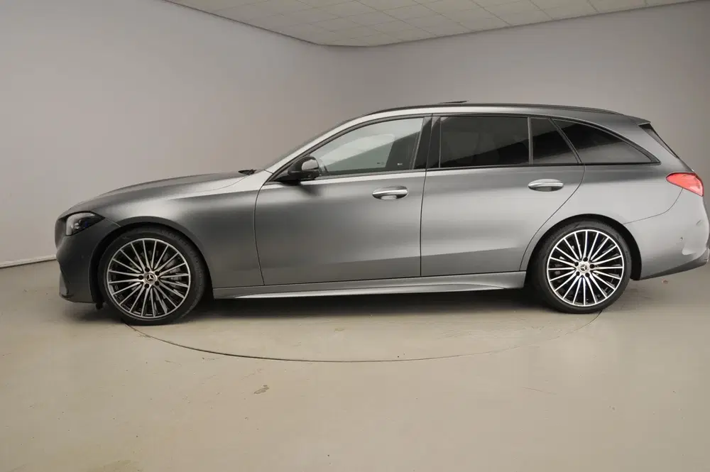 Mercedes-Benz C-Klasse 200 Launch Edition AMG Line uit 2022, foto 2