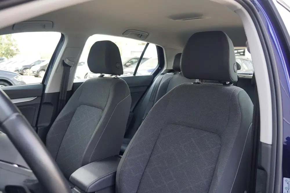 Volkswagen Golf 1.0 eTSI 110pk DSG Life uit 2023, foto 4