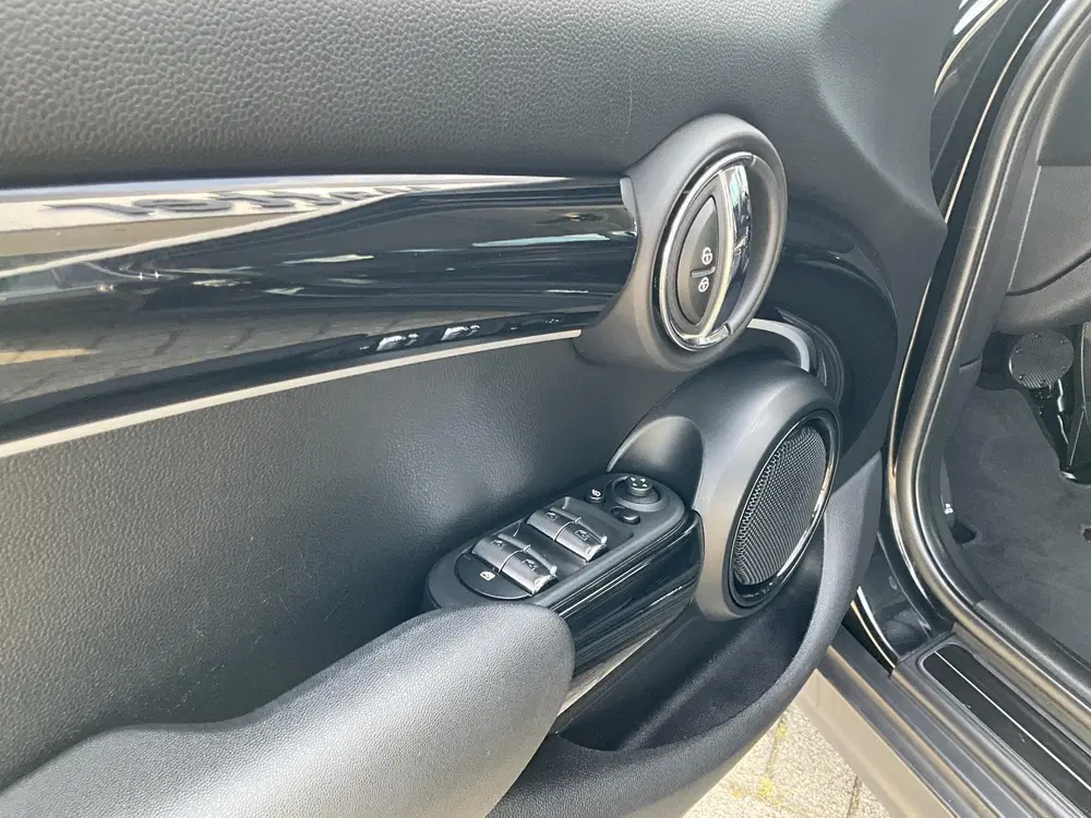Mini Cooper 1.5 Cooper Camden Edition uit 2023, foto 10