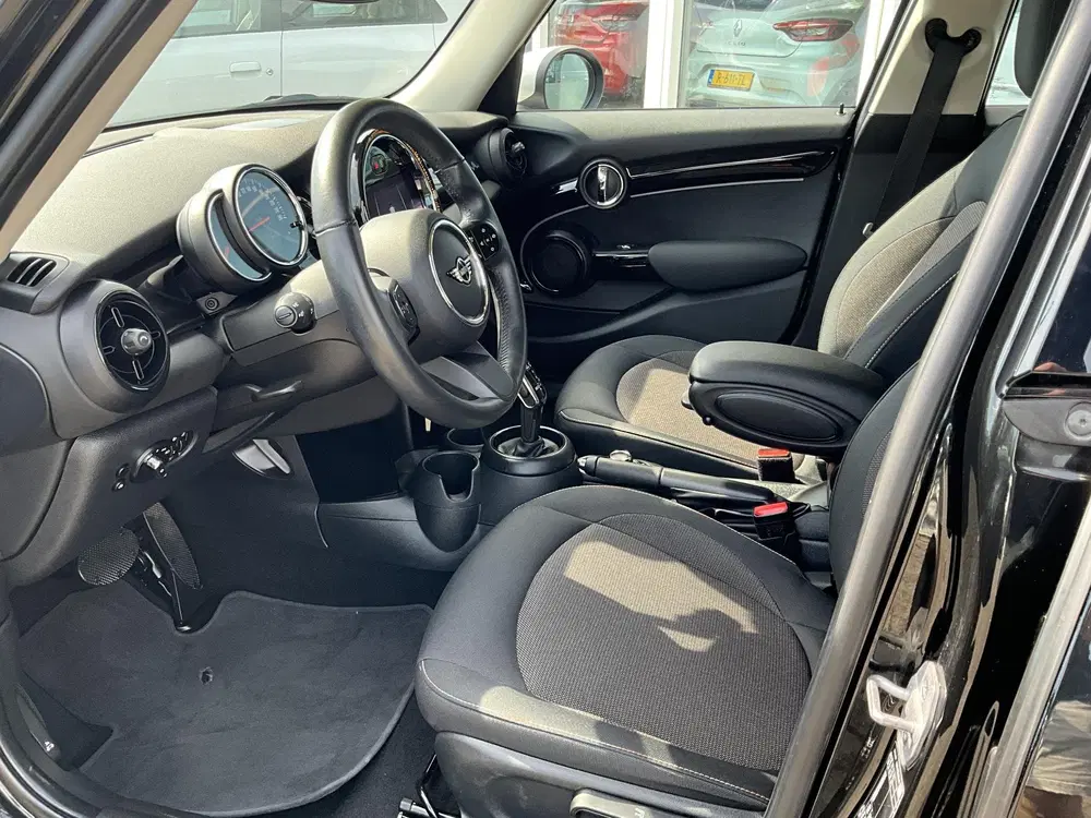 Mini Cooper 1.5 Cooper Camden Edition uit 2023, foto 11