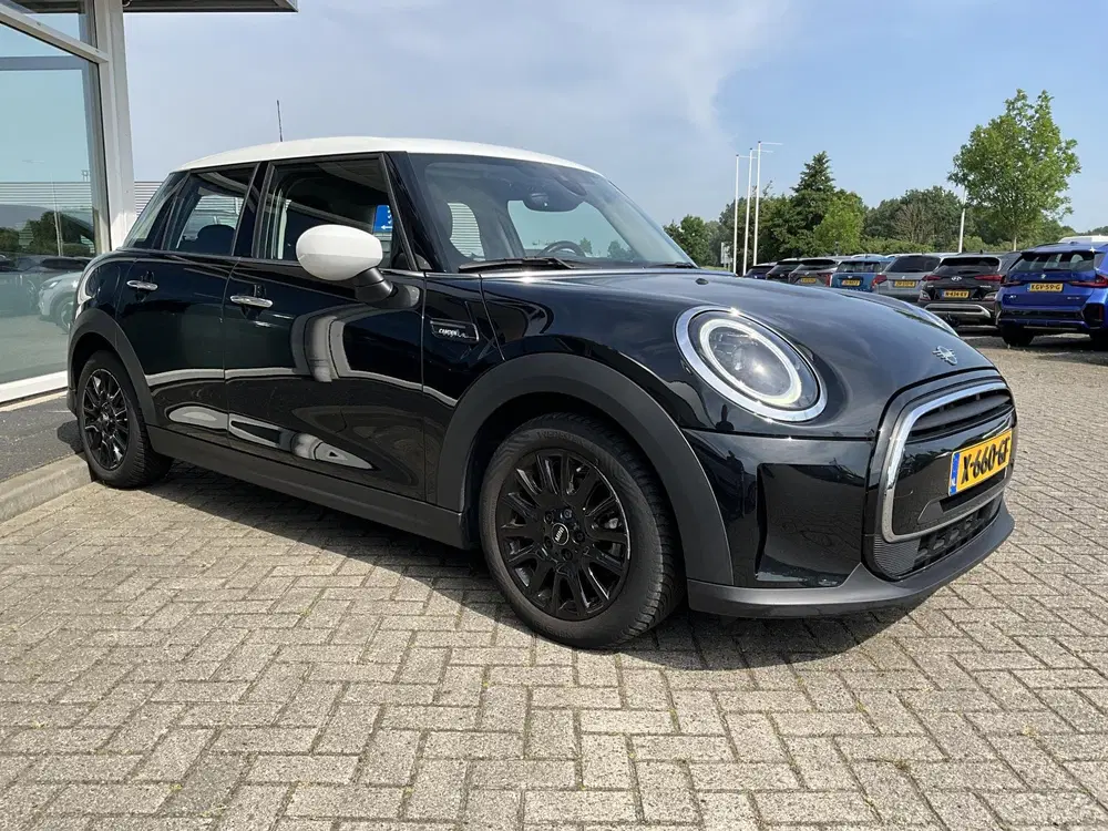 Mini Cooper 1.5 Cooper Camden Edition uit 2023, foto 3
